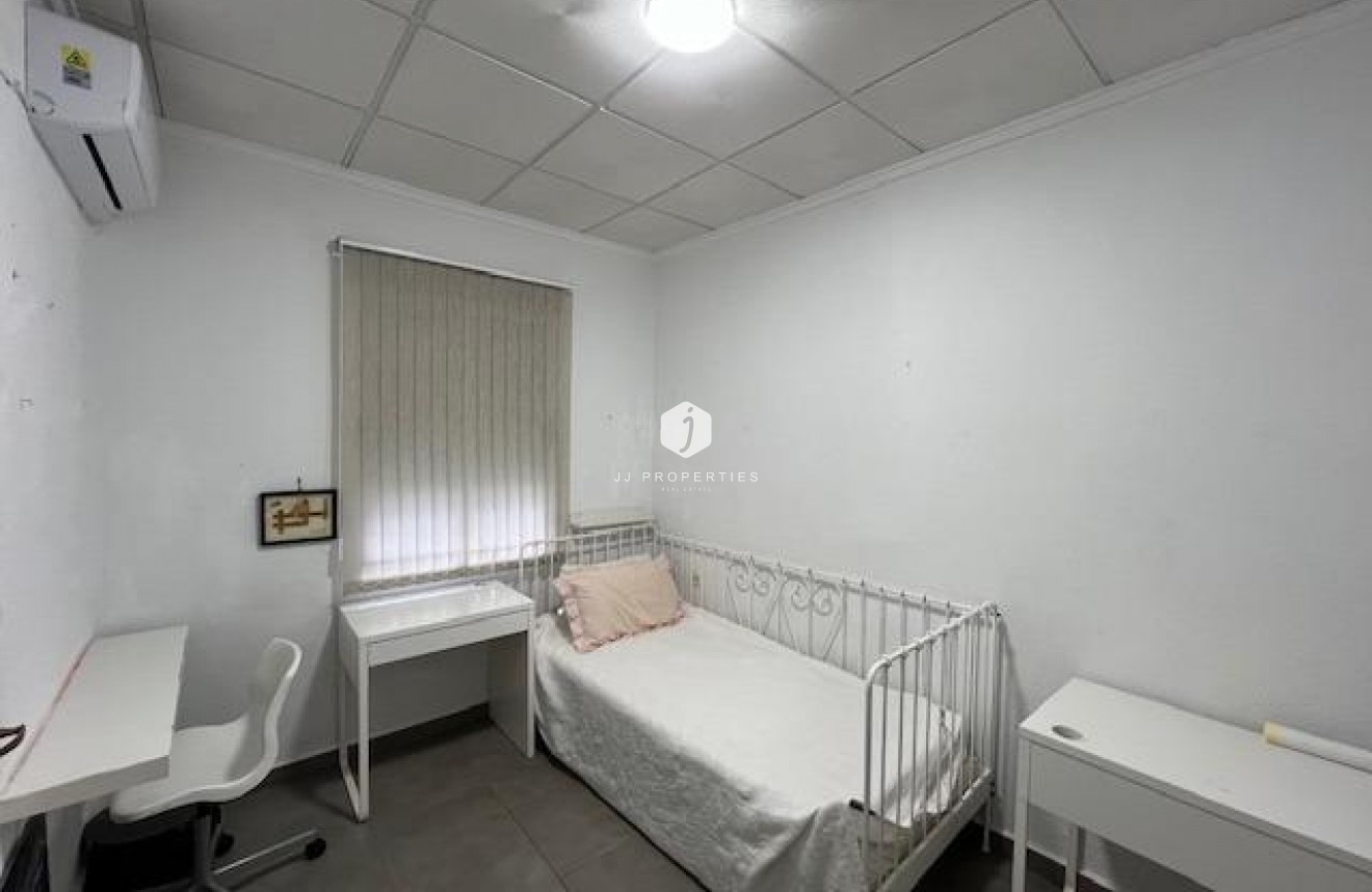 Tweedehands - Chalet -
Dolores - Centro