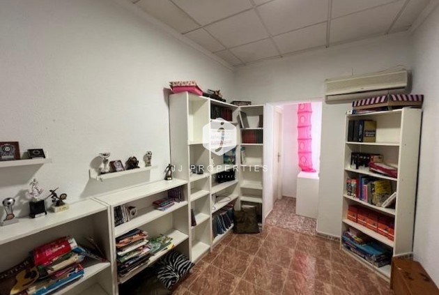 Tweedehands - Chalet -
Dolores - Centro