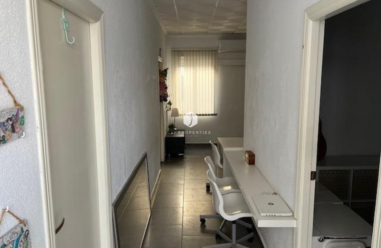 Tweedehands - Chalet -
Dolores - Centro
