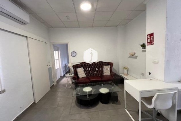 Tweedehands - Chalet -
Dolores - Centro