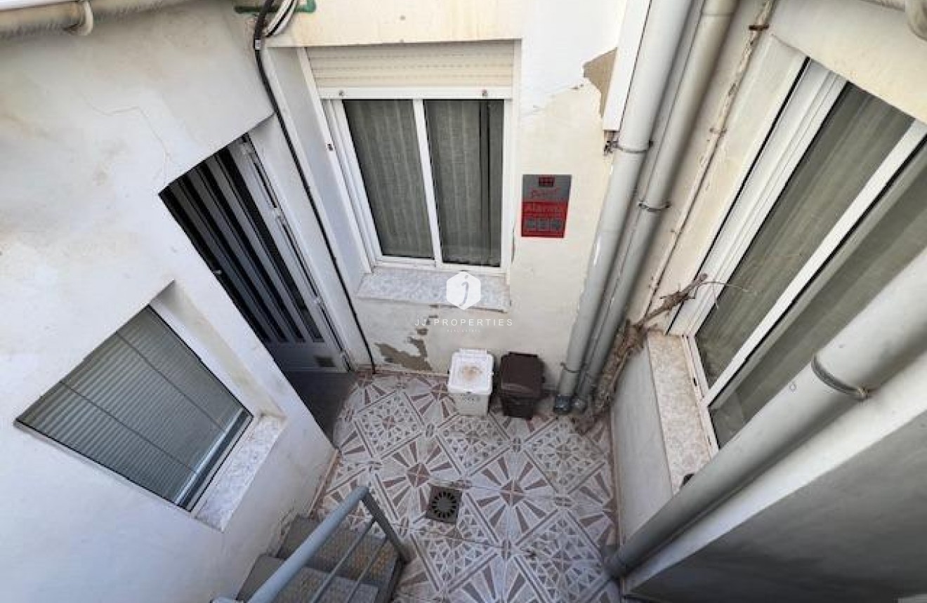 Tweedehands - Chalet -
Dolores - Centro