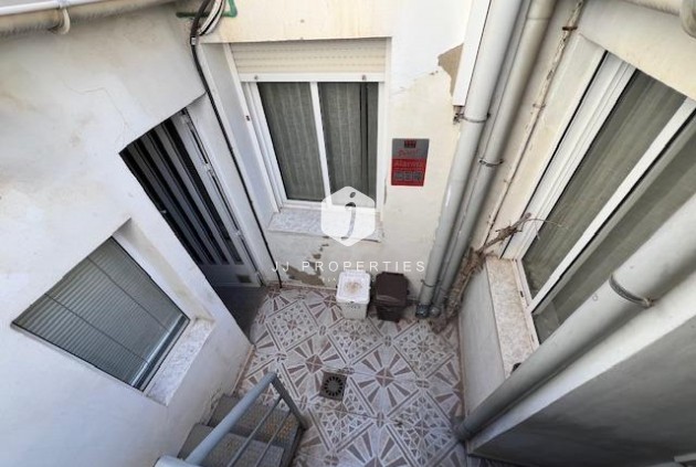 Tweedehands - Chalet -
Dolores - Centro