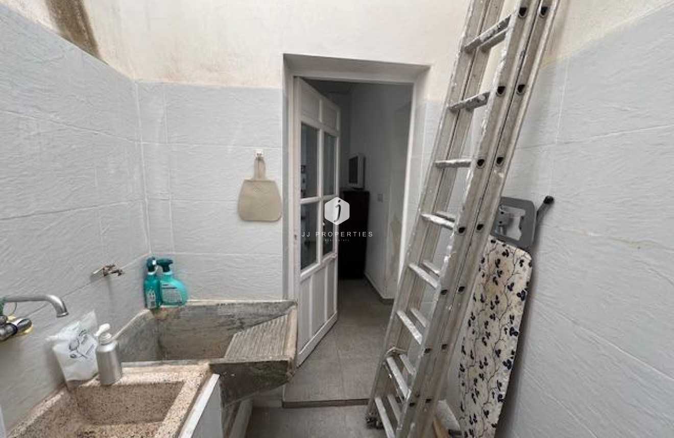 Tweedehands - Chalet -
Dolores - Centro