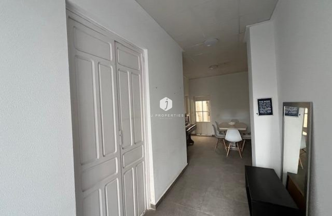 Tweedehands - Chalet -
Dolores - Centro