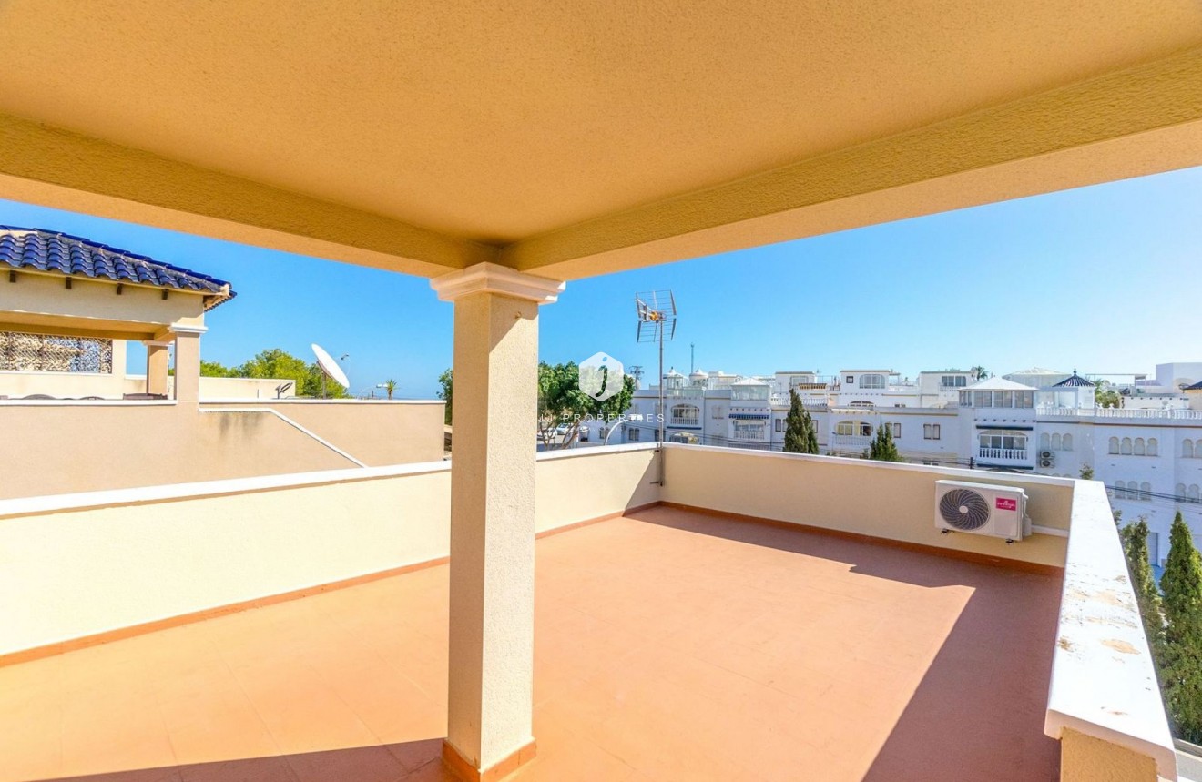 Resale - Villa -
Orihuela Costa - Costa Blanca