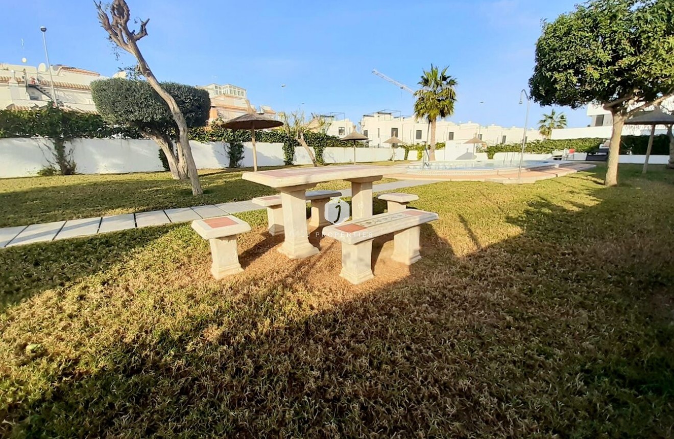 Resale - Chalet -
Orihuela Costa - pau26