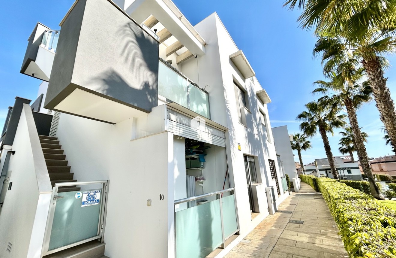 Resale - Apartment / flat -
Punta Prima - Costa Blanca