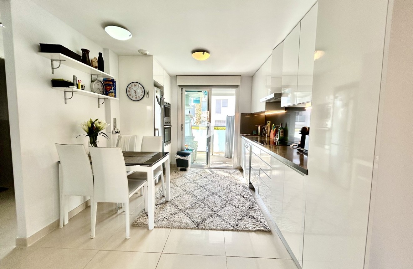 Resale - Apartment / flat -
Punta Prima - Costa Blanca