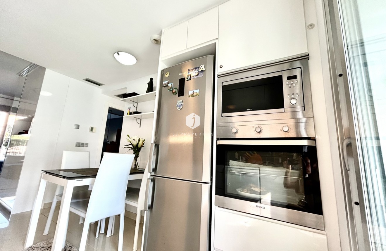 Resale - Apartment / flat -
Punta Prima - Costa Blanca