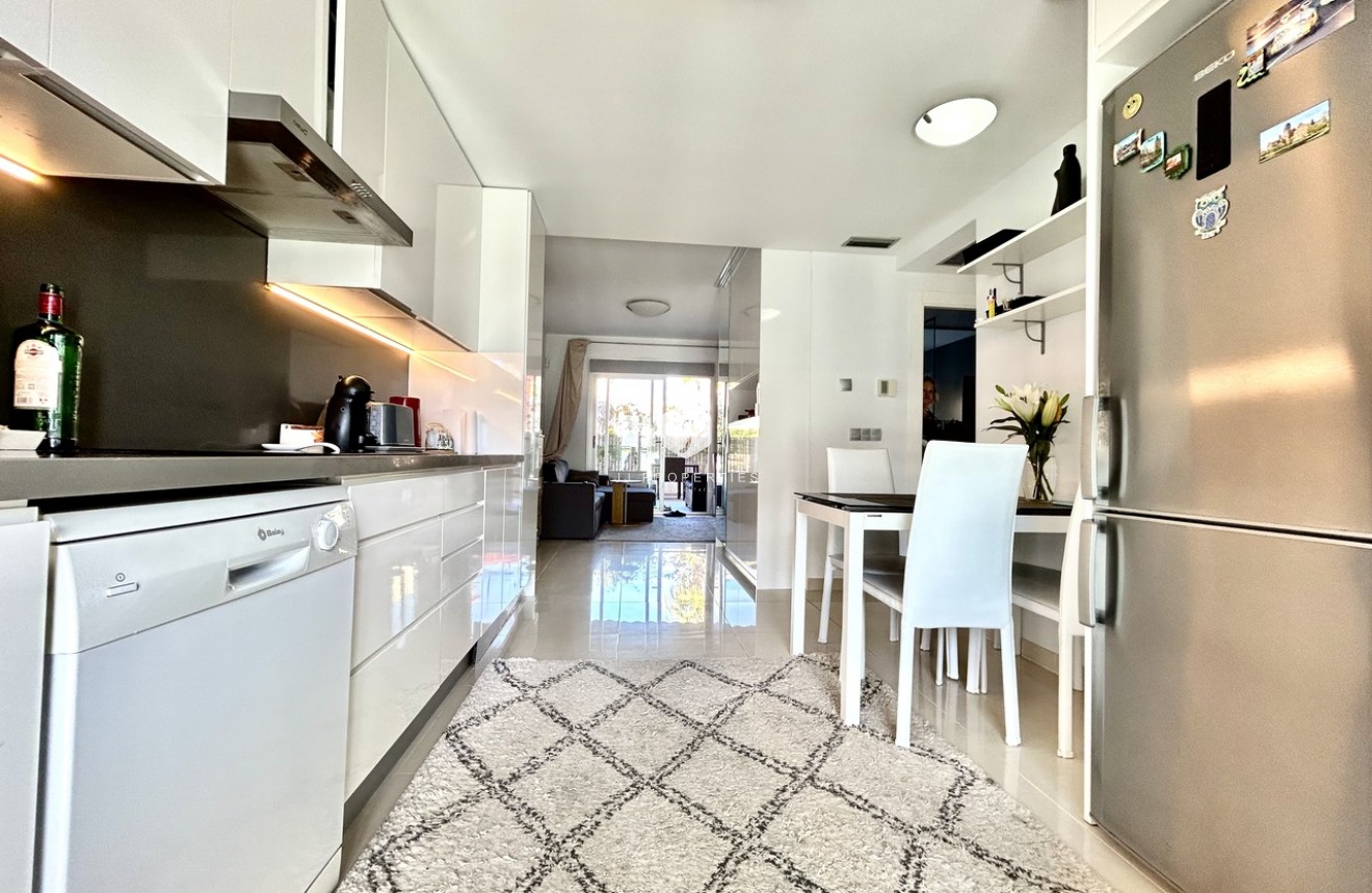 Resale - Apartment / flat -
Punta Prima - Costa Blanca