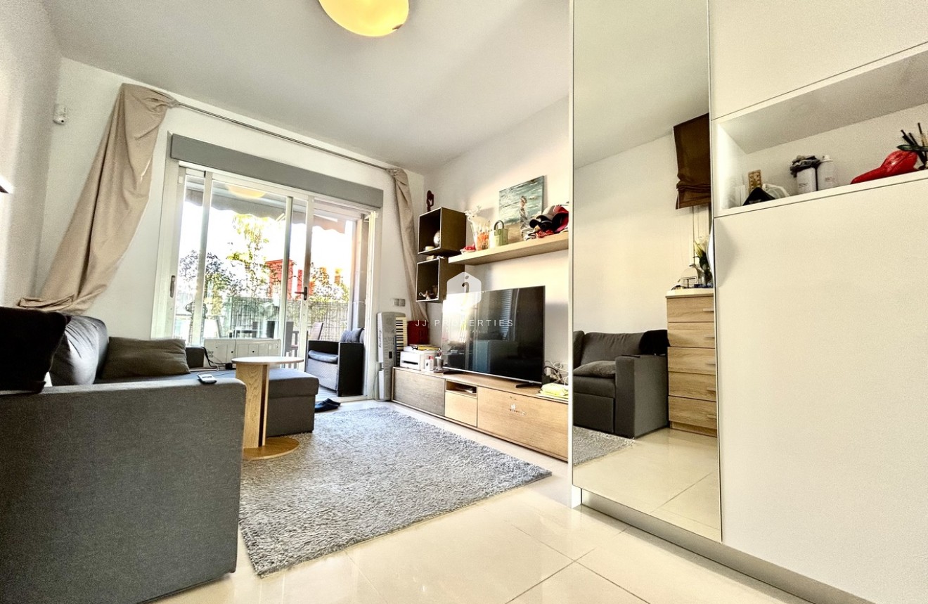 Resale - Apartment / flat -
Punta Prima - Costa Blanca