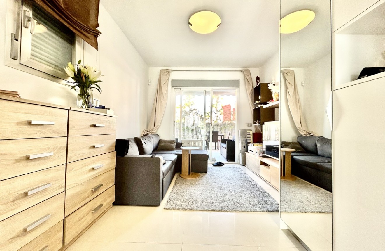 Resale - Apartment / flat -
Punta Prima - Costa Blanca