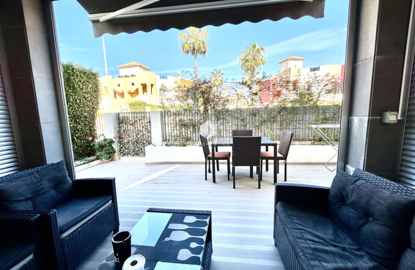 Resale - Apartment / flat -
Punta Prima - Costa Blanca