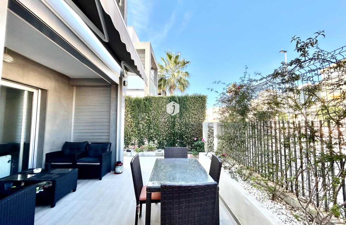 Resale - Apartment / flat -
Punta Prima - Costa Blanca