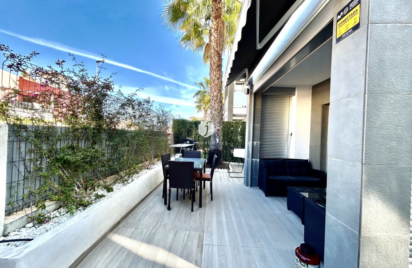 Resale - Apartment / flat -
Punta Prima - Costa Blanca
