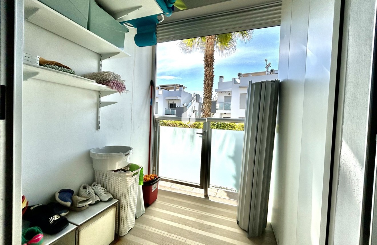 Resale - Apartment / flat -
Punta Prima - Costa Blanca