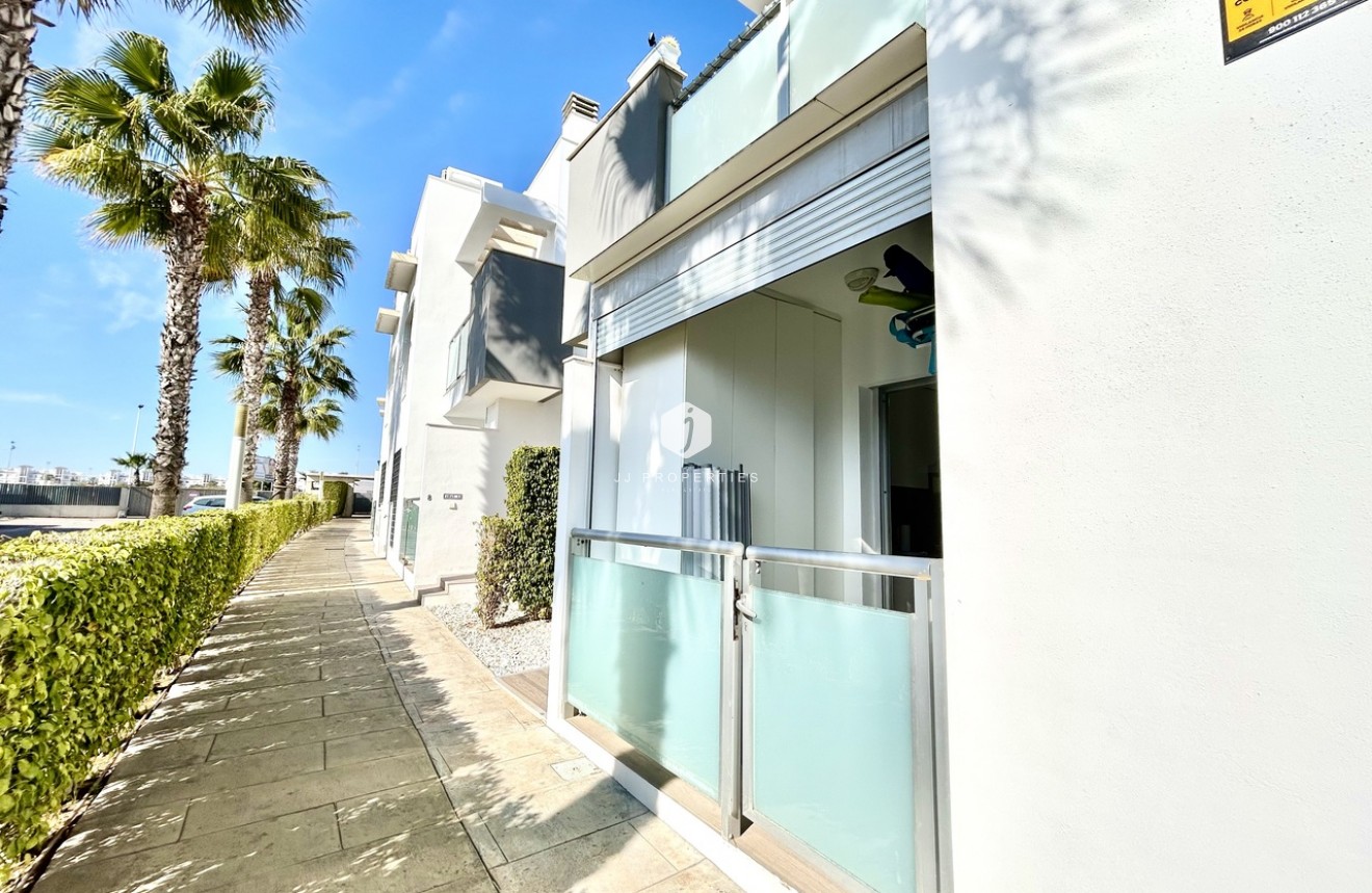 Resale - Apartment / flat -
Punta Prima - Costa Blanca