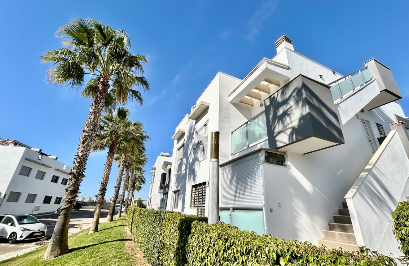 Resale - Apartment / flat -
Punta Prima - Costa Blanca
