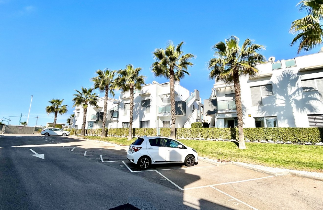 Resale - Apartment / flat -
Punta Prima - Costa Blanca