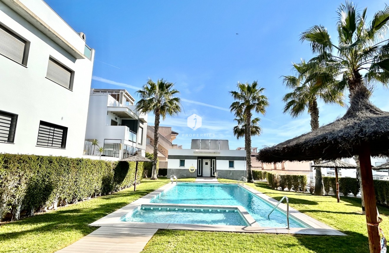 Resale - Apartment / flat -
Punta Prima - Costa Blanca
