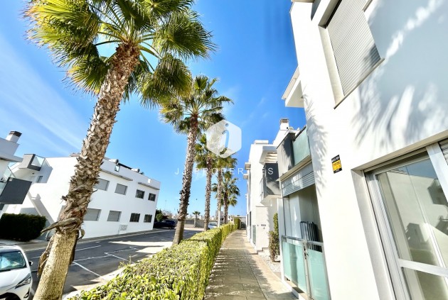 Resale - Apartment / flat -
Punta Prima - Costa Blanca
