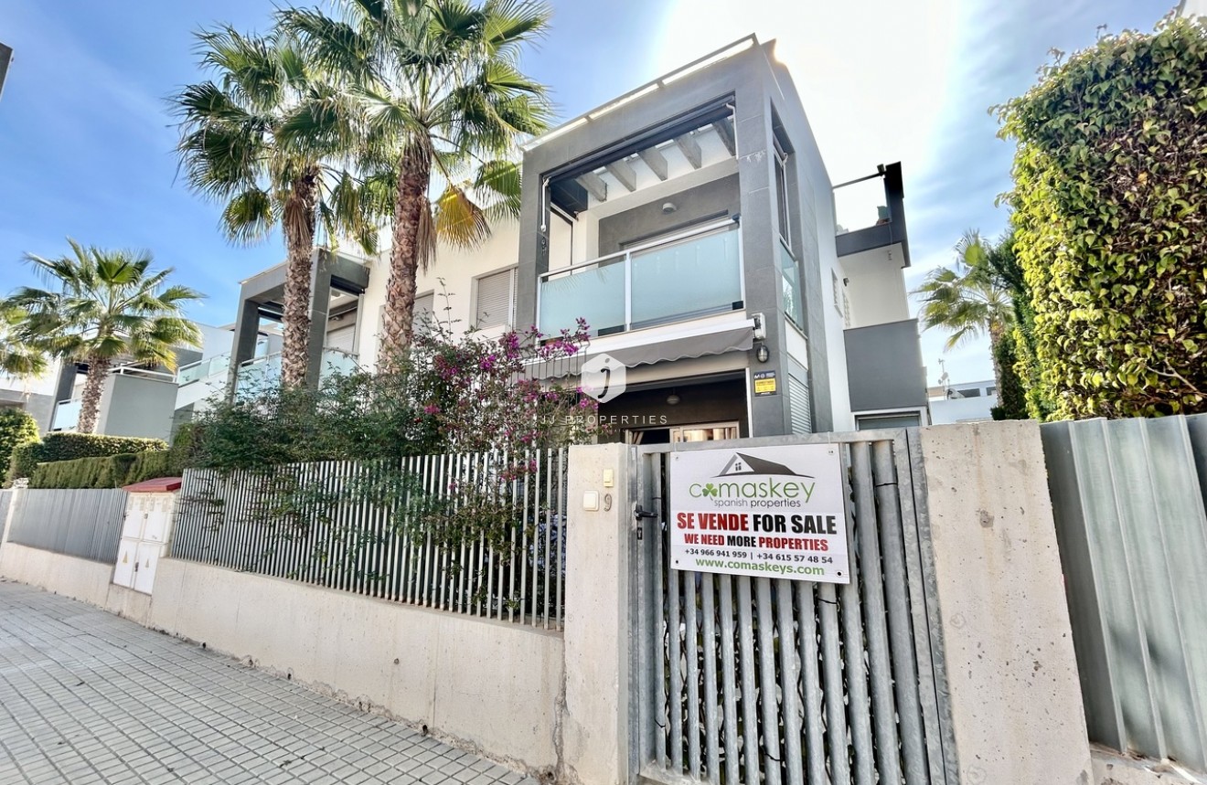 Resale - Apartment / flat -
Punta Prima - Costa Blanca
