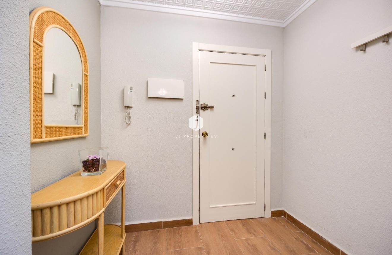 Tweedehands - Appartement / flat -
Torrevieja - Acequion