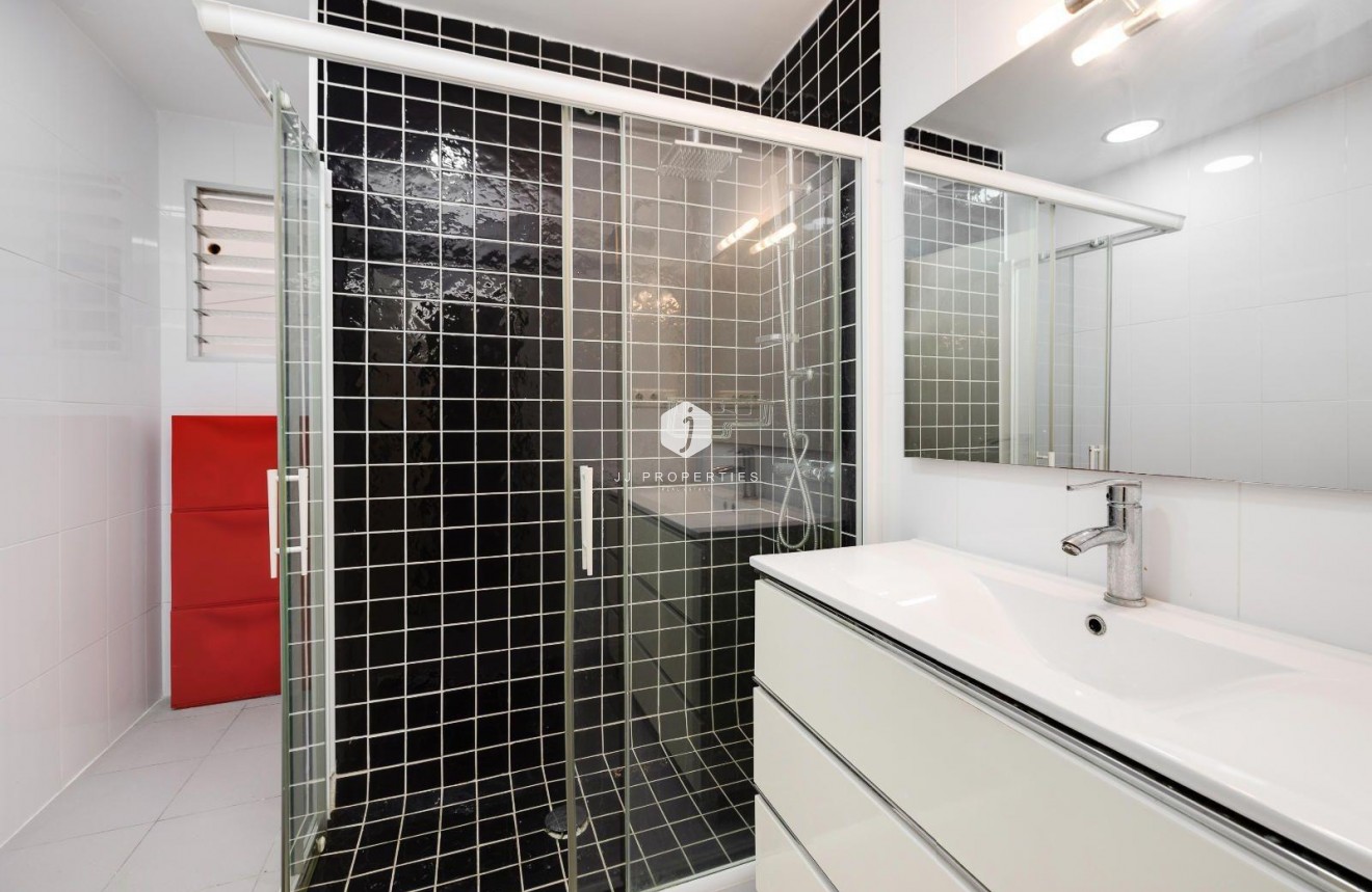 Tweedehands - Appartement / flat -
Torrevieja - Acequion