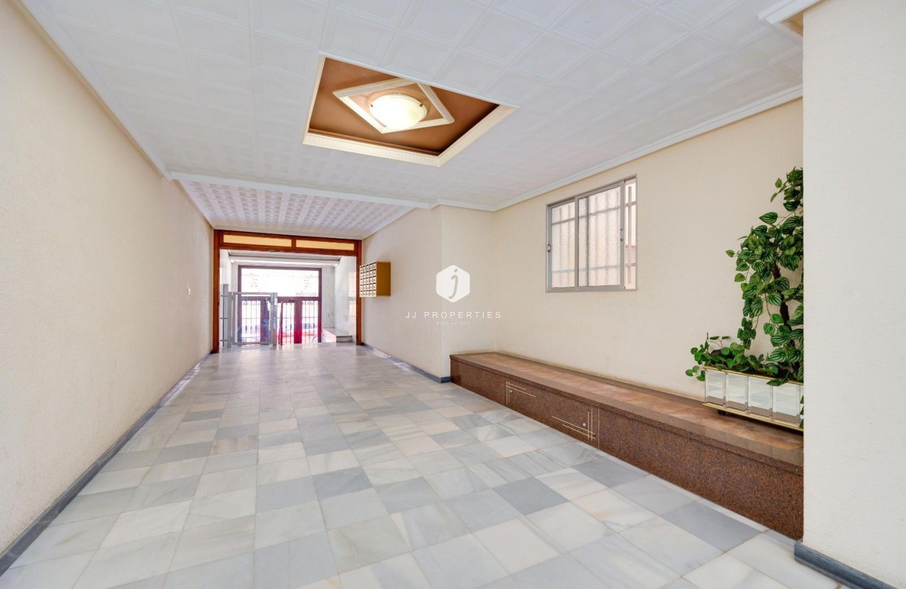 Tweedehands - Appartement / flat -
Torrevieja - Acequion
