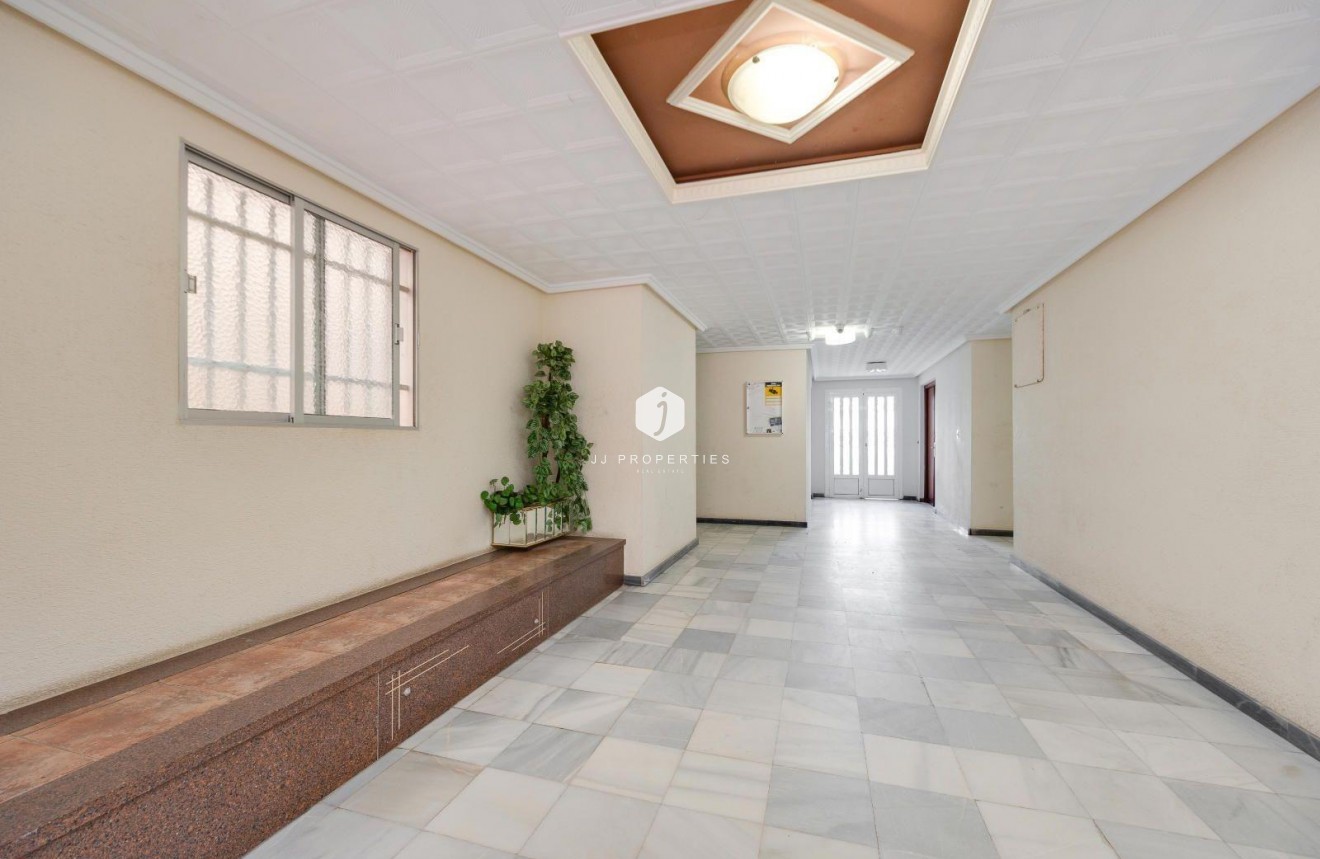 Tweedehands - Appartement / flat -
Torrevieja - Acequion