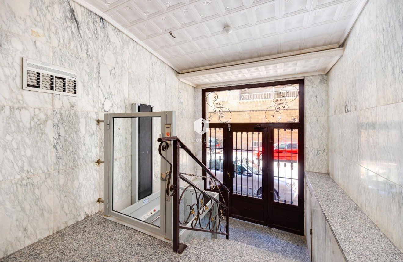 Tweedehands - Appartement / flat -
Torrevieja - Acequion