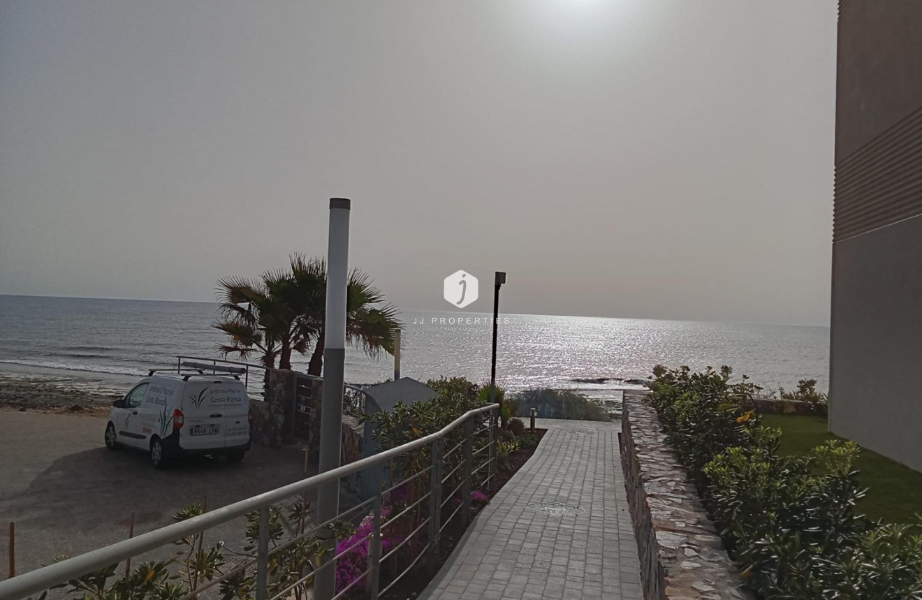 Resale - Apartment / flat -
Torrevieja - Punta prima