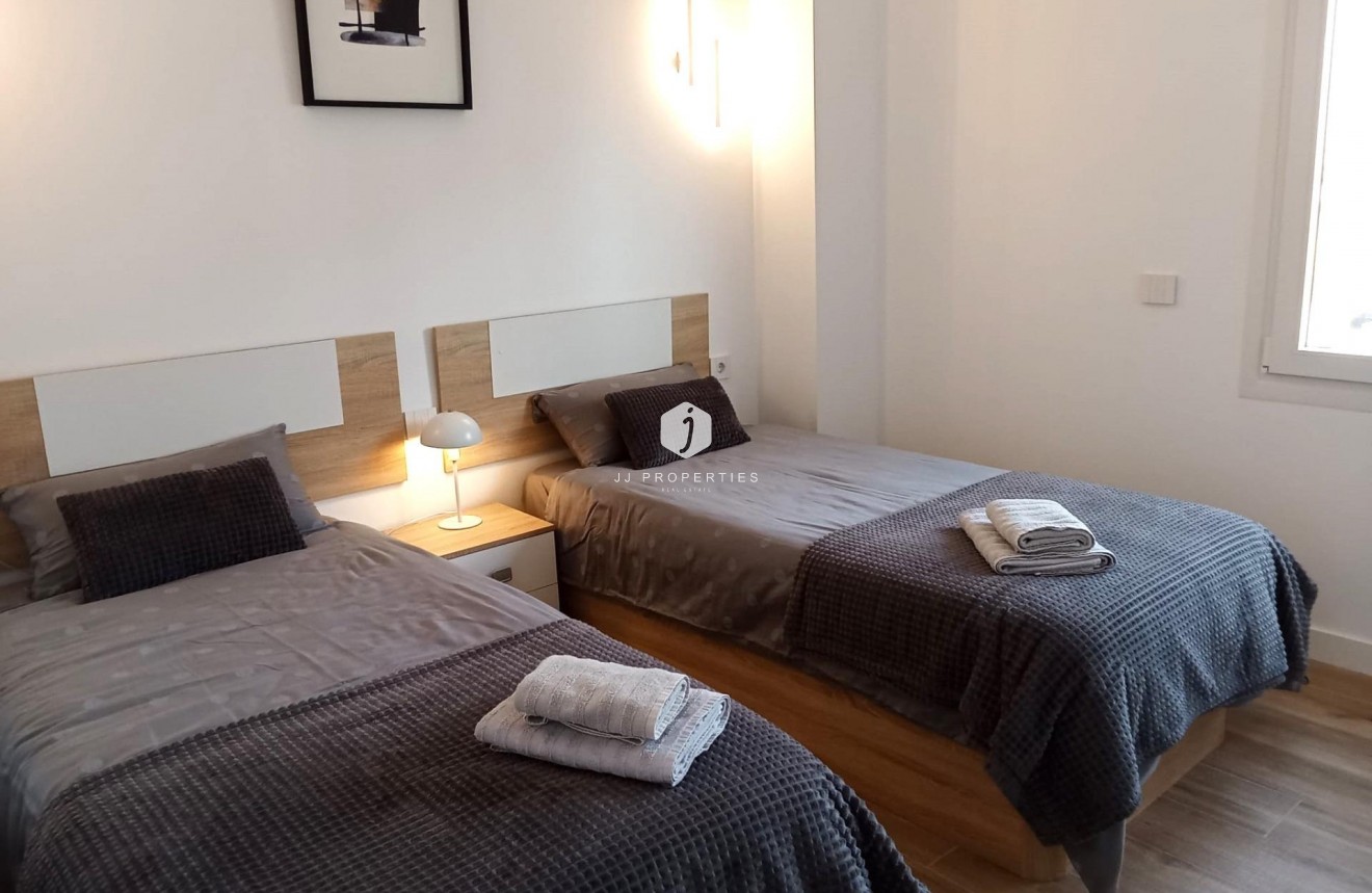 Resale - Apartment / flat -
Torrevieja - Punta prima