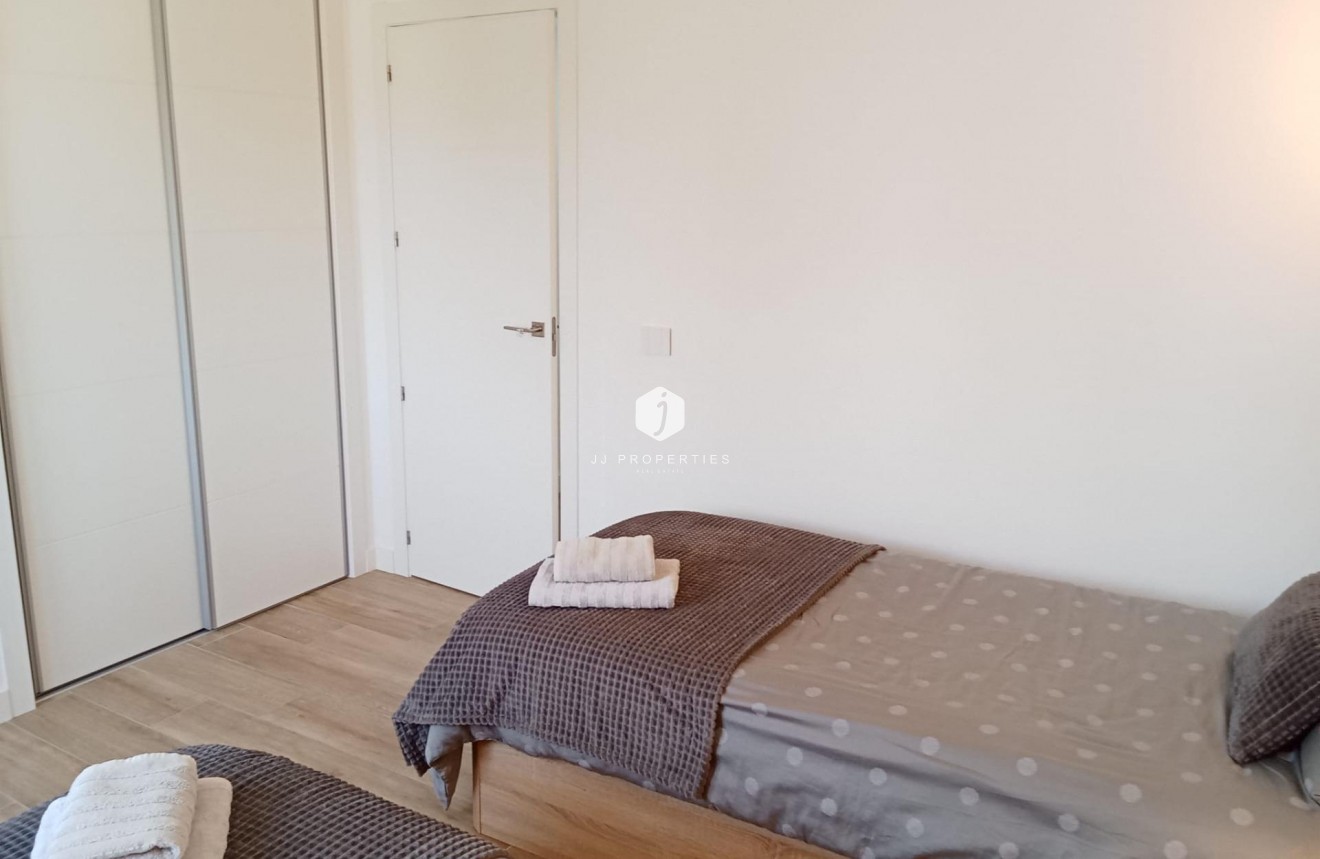 Resale - Apartment / flat -
Torrevieja - Punta prima
