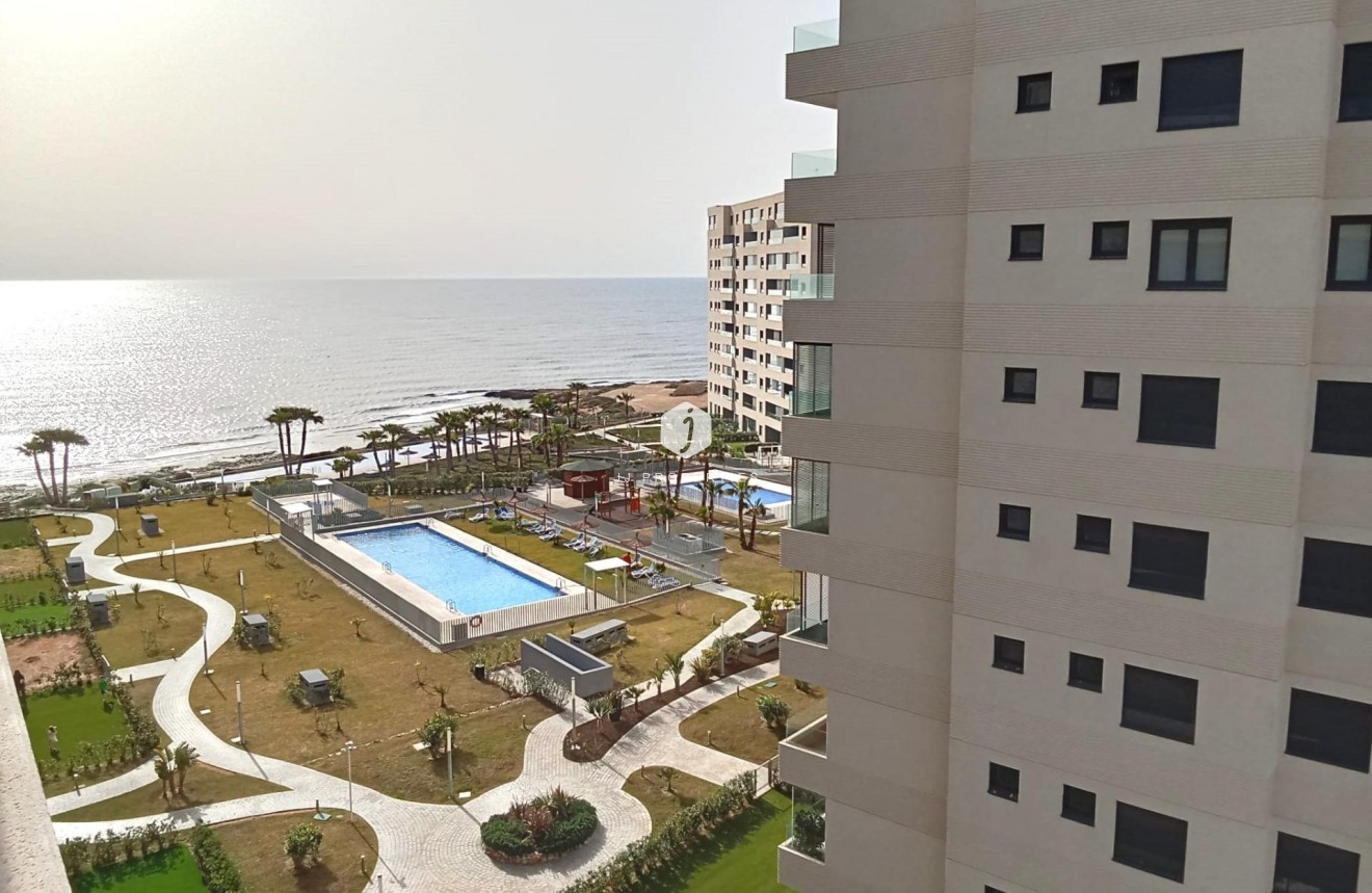 Resale - Apartment / flat -
Torrevieja - Punta prima