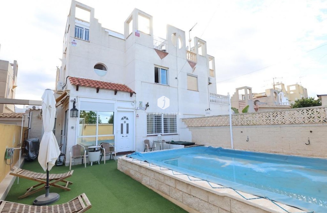 D'occasion - Chalet -
Torrevieja - Costa Blanca