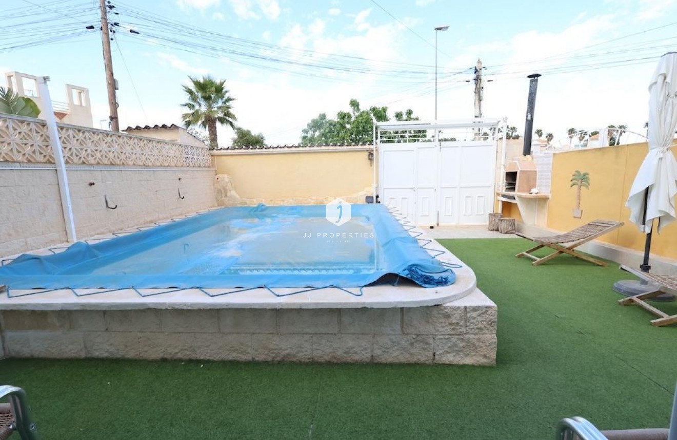 D'occasion - Chalet -
Torrevieja - Costa Blanca