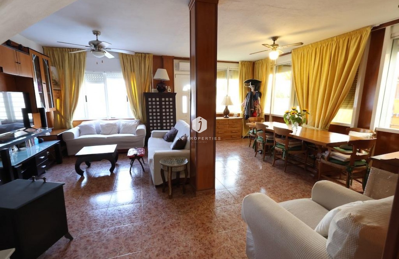 D'occasion - Chalet -
Torrevieja - Costa Blanca