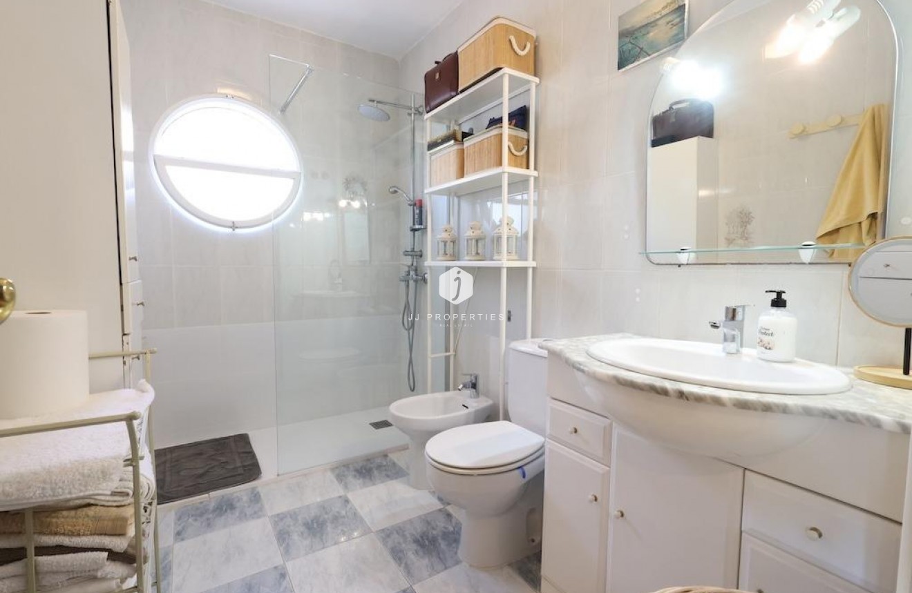 D'occasion - Chalet -
Torrevieja - Costa Blanca