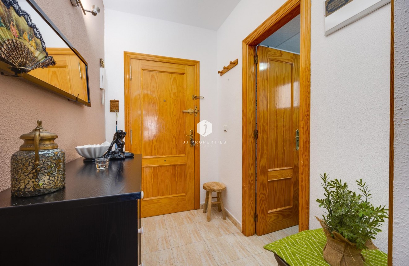 Tweedehands - Appartement / flat -
Torrevieja - Estacion de autobuses