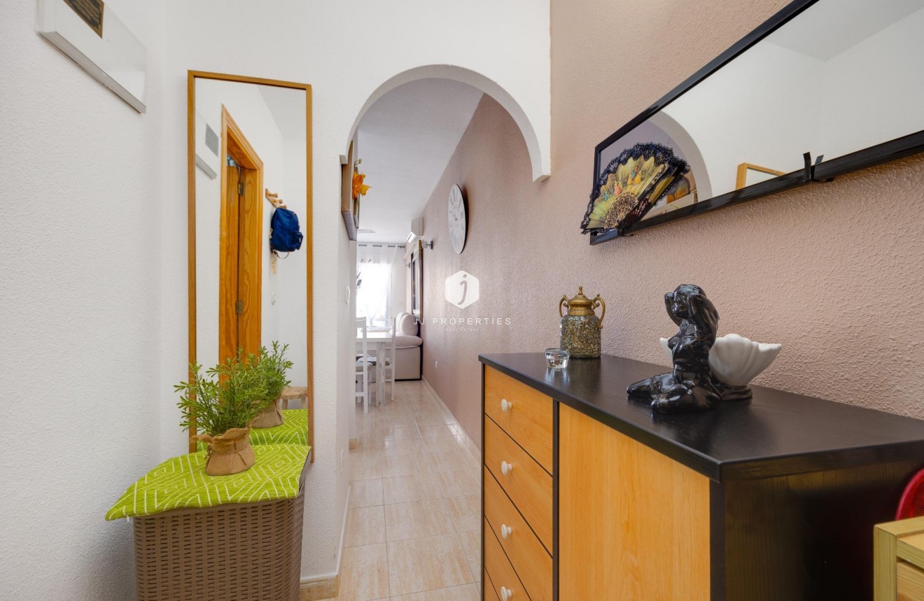 Tweedehands - Appartement / flat -
Torrevieja - Estacion de autobuses