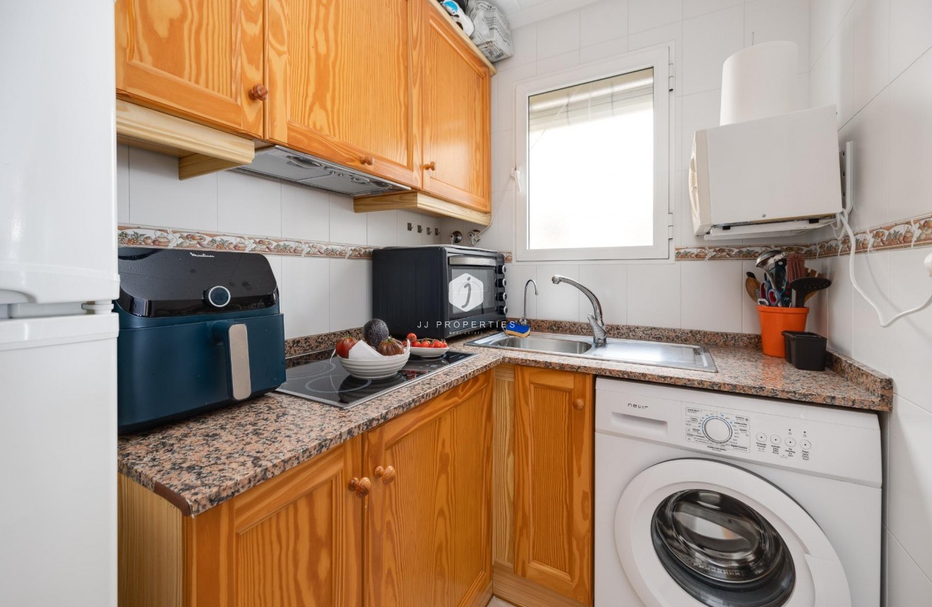 Tweedehands - Appartement / flat -
Torrevieja - Estacion de autobuses