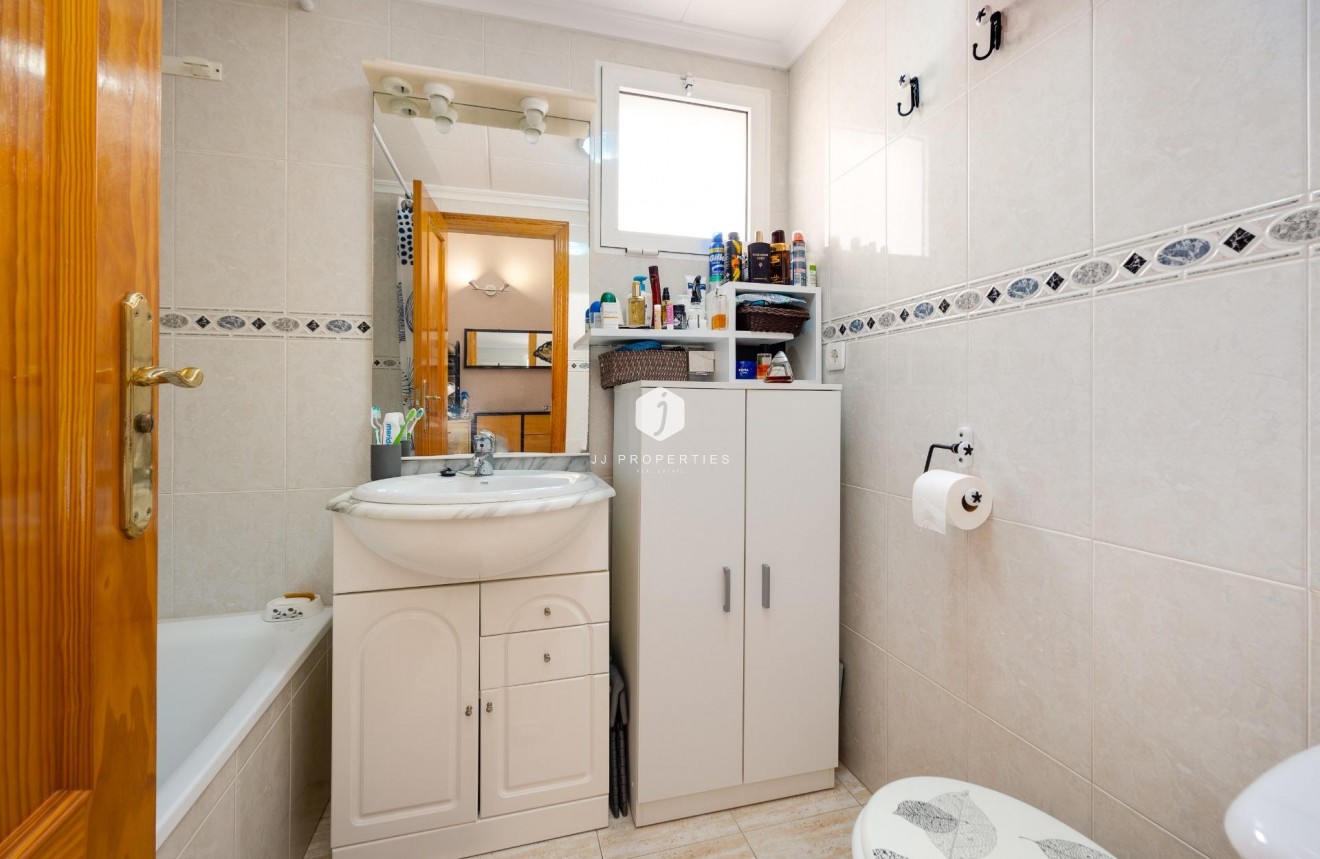 Tweedehands - Appartement / flat -
Torrevieja - Estacion de autobuses