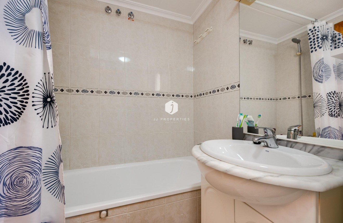 Tweedehands - Appartement / flat -
Torrevieja - Estacion de autobuses