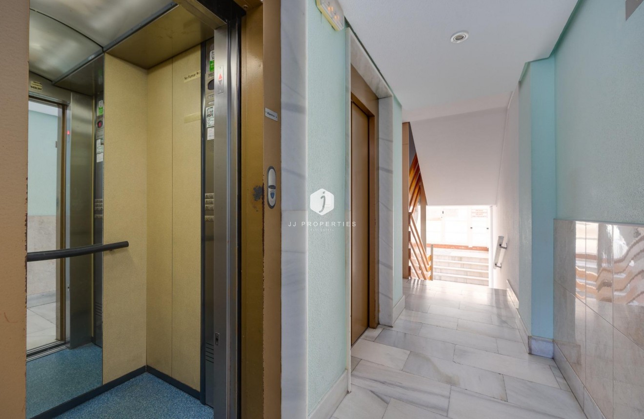 Tweedehands - Appartement / flat -
Torrevieja - Estacion de autobuses
