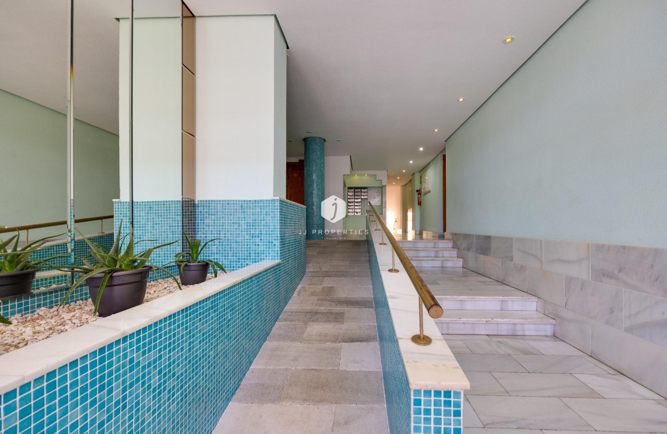 Tweedehands - Appartement / flat -
Torrevieja - Estacion de autobuses