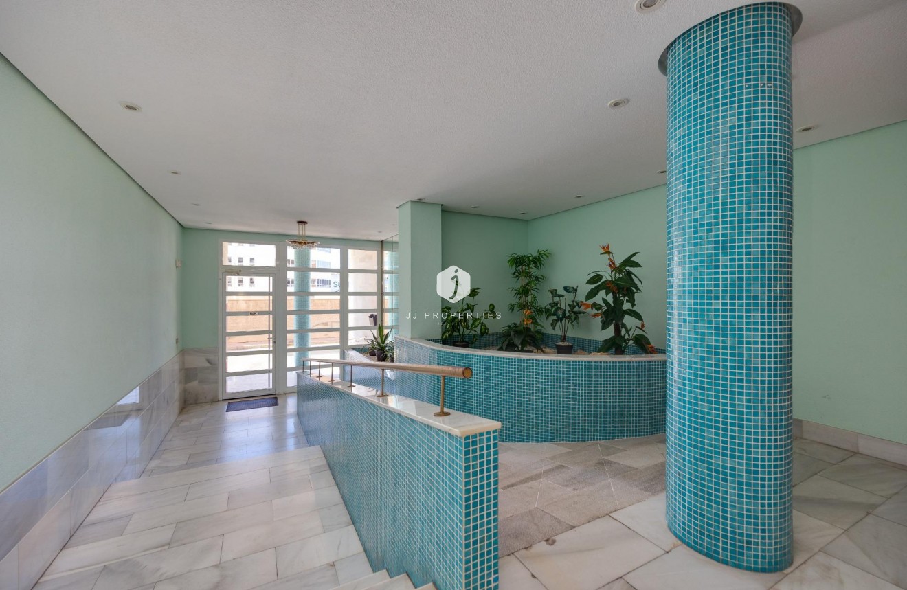 Tweedehands - Appartement / flat -
Torrevieja - Estacion de autobuses