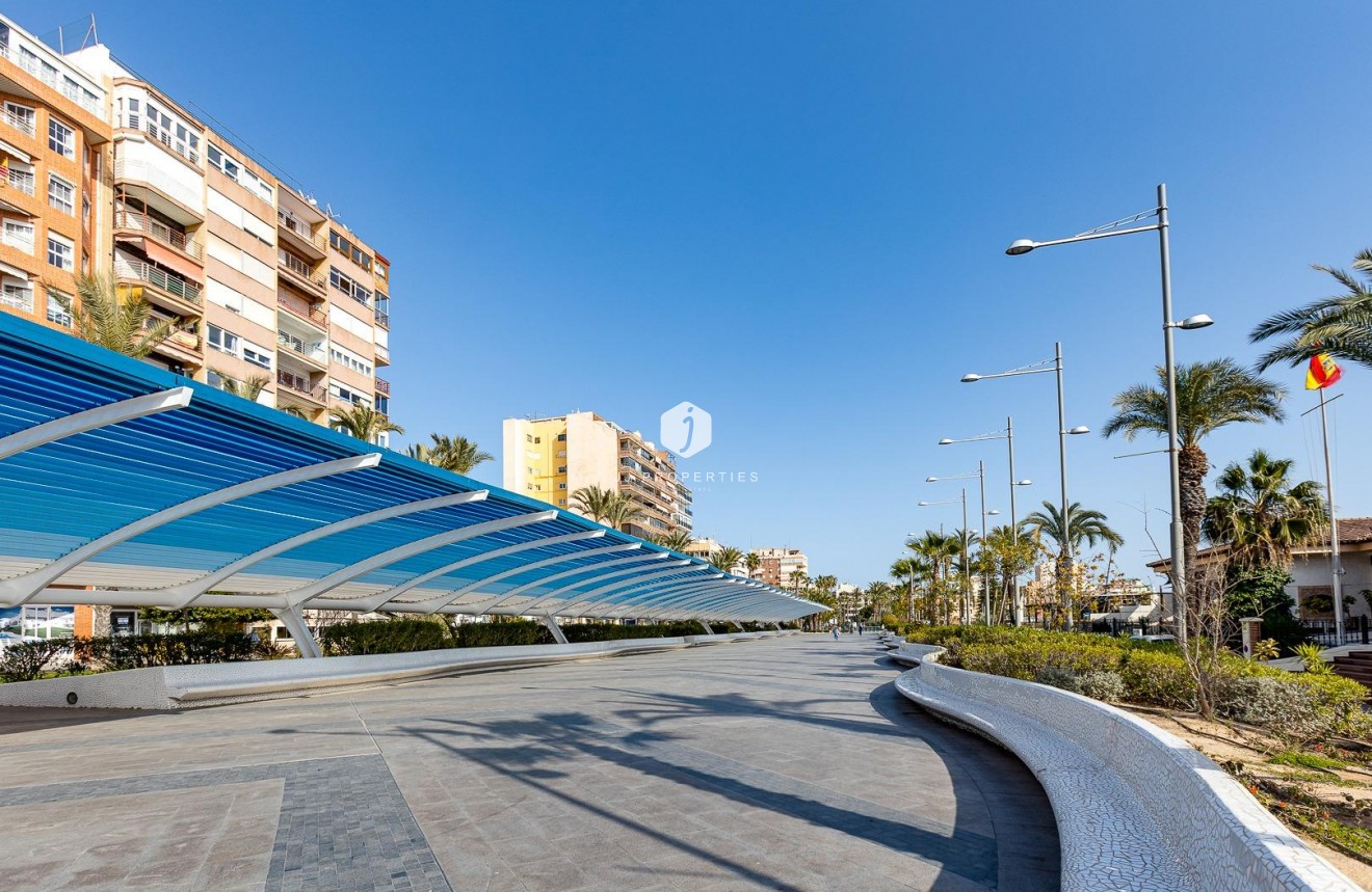 Tweedehands - Appartement / flat -
Torrevieja - Estacion de autobuses