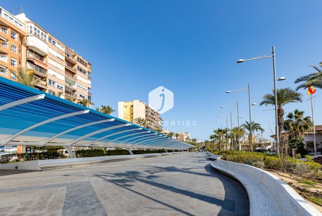 Tweedehands - Appartement / flat -
Torrevieja - Estacion de autobuses