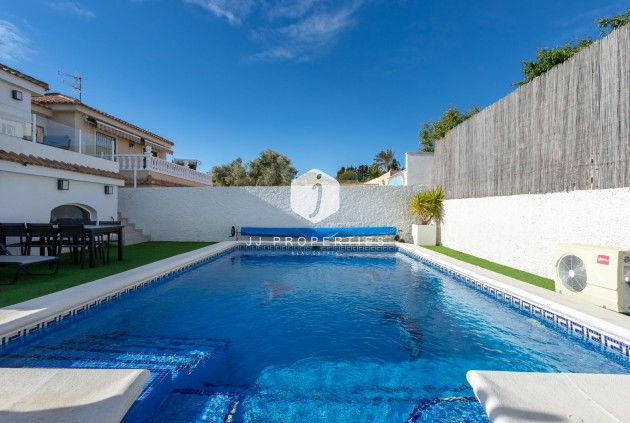 Resale - Villa -
Los Balcones - Costa Blanca